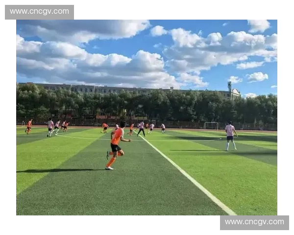 大学生足球联赛：青春激战绿茵场，奋勇拼搏展现校园风采